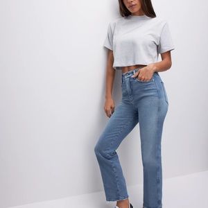 Good American GOOD CURVE STRAIGHT JEANS